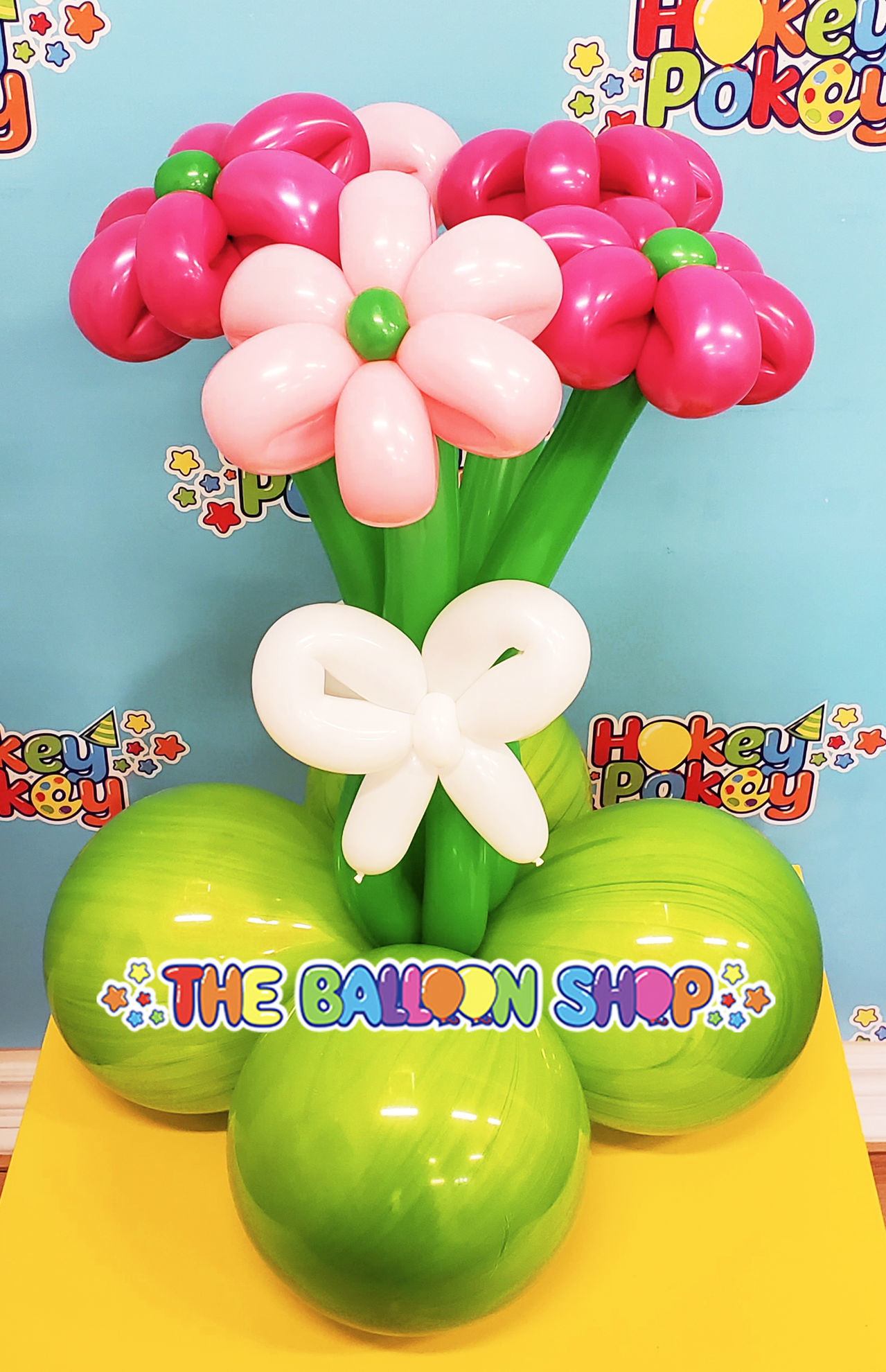 Picture of 5 Flowers Balloon Bouquet with a Bow - Balloon Centerpiece